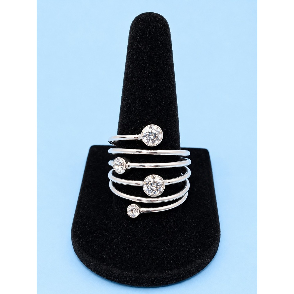Unbranded Silver Tone Ring With Clear Rhinestones Size 7 -485
